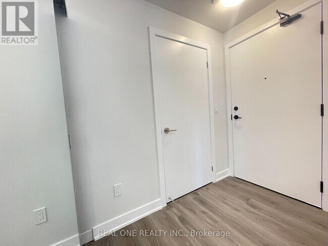 Building Photo - 430 Square One Dr