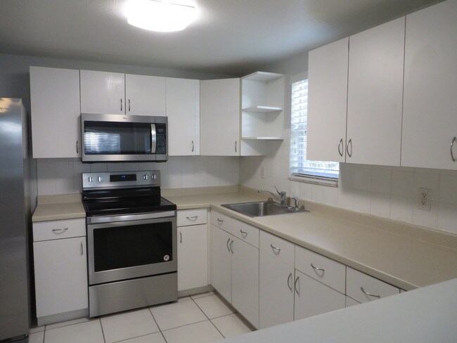 Building Photo - 1142 Lotus Dr W