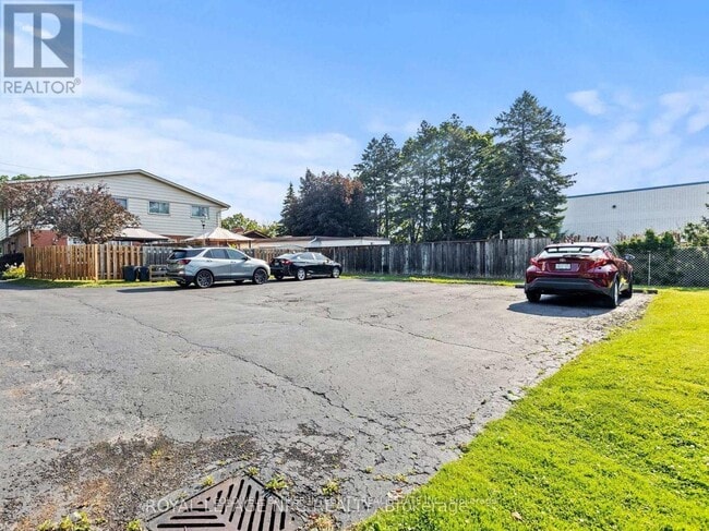 Building Photo - 108 Scott St