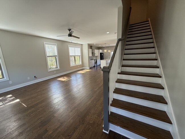 Building Photo - 942 Riverside Dr
