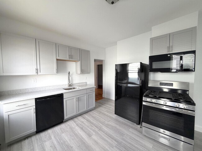 Building Photo - 61 Webster Ave