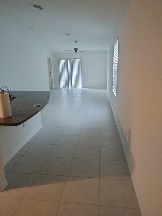 Photo - 5572 Blue Azure Dr (Wimauma, FL) House