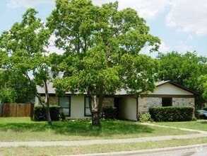 Building Photo - 3902 Rolling Hill