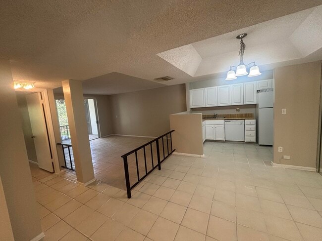 Building Photo - 3720 Inverrary Dr