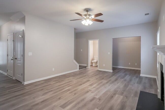 Building Photo - 4600 Ferncrest Pl