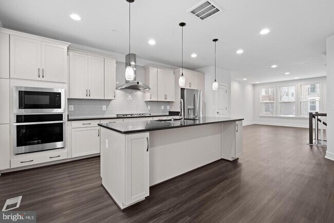 Foto del edificio - 14589 Lakestone Dr