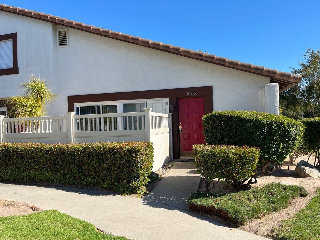 Primary Photo - Beautiful Condo in the Village!