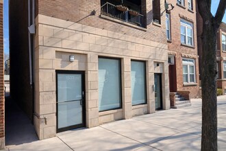 Building Photo - 1533 N Western Ave