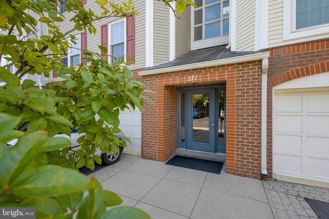 Building Photo - 271 S Pickett St