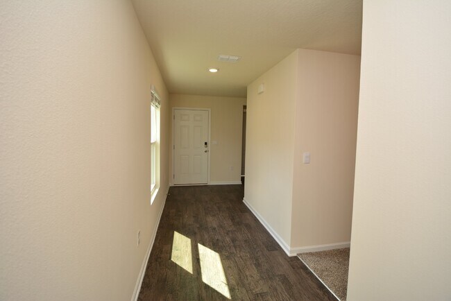 Foto del edificio - Beautiful, 3 bed, 2 bath located in Grand ...