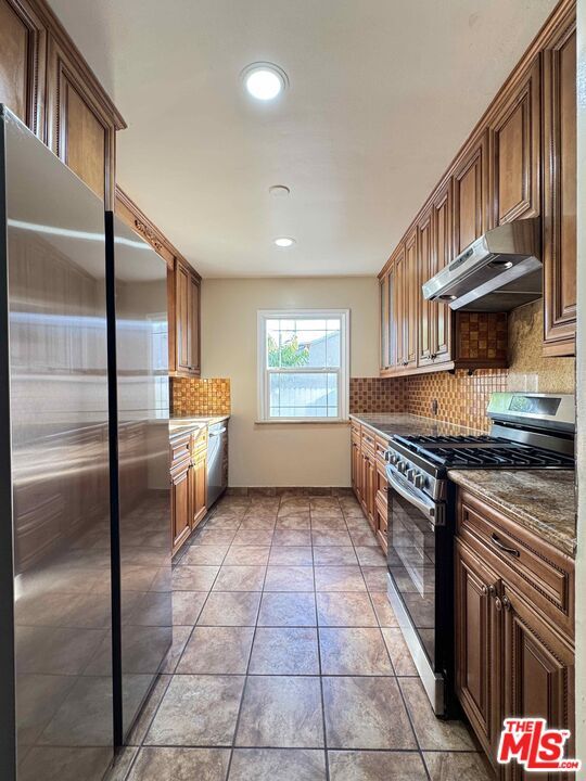 Foto del edificio - 7516 Oakdale Ave