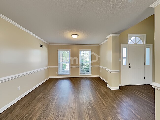 Building Photo - 6857 Briarfield Ln