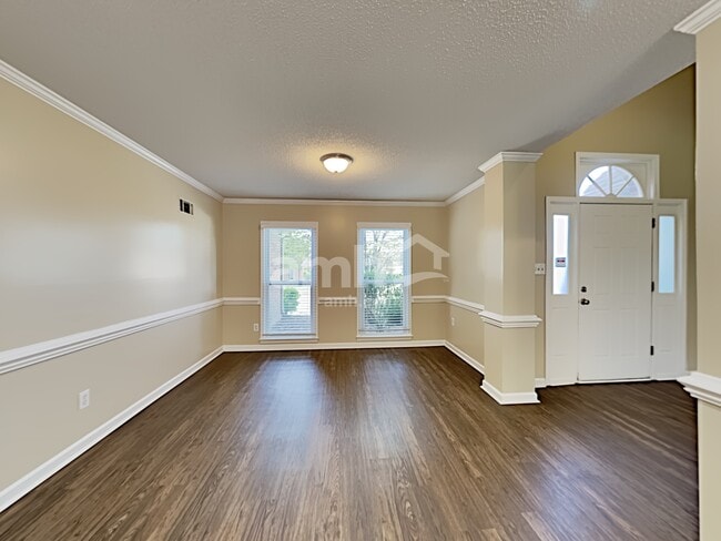 Foto del edificio - 6857 Briarfield Ln