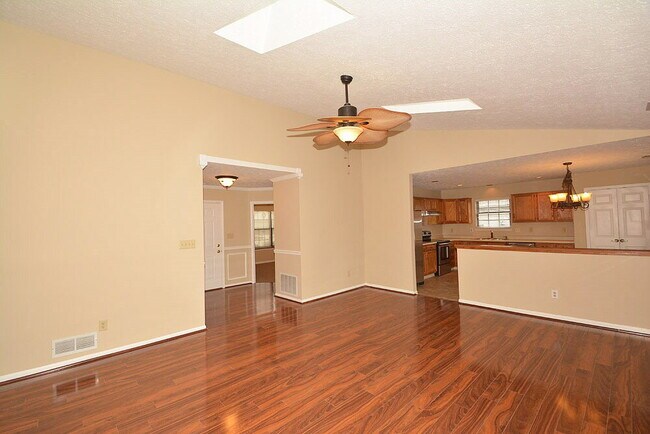 Foto del edificio - 102 Tracy Ridge Blvd