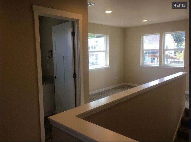 Building Photo - West hill rental home - 3 bedroom and 2.5 ...