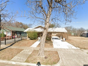 Building Photo - 1331 Elmwood Ave
