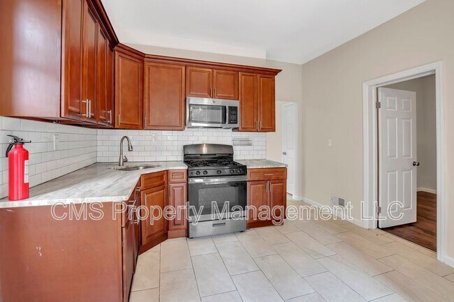 Foto del edificio - 142-144 Seymour Ave