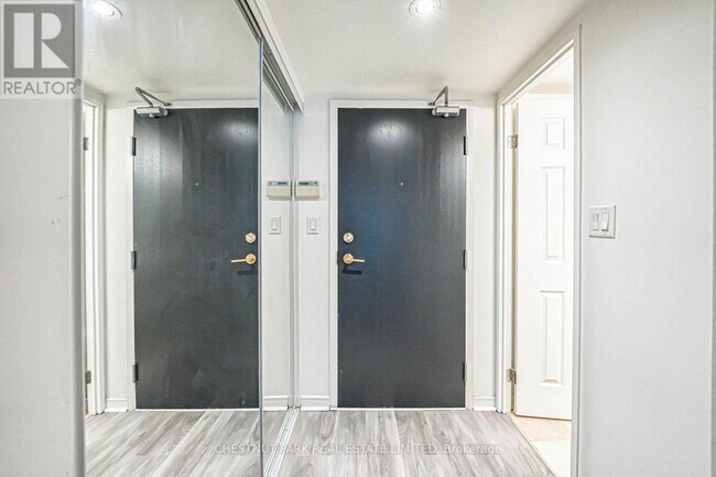 Photo du bâtiment - 230 King St E