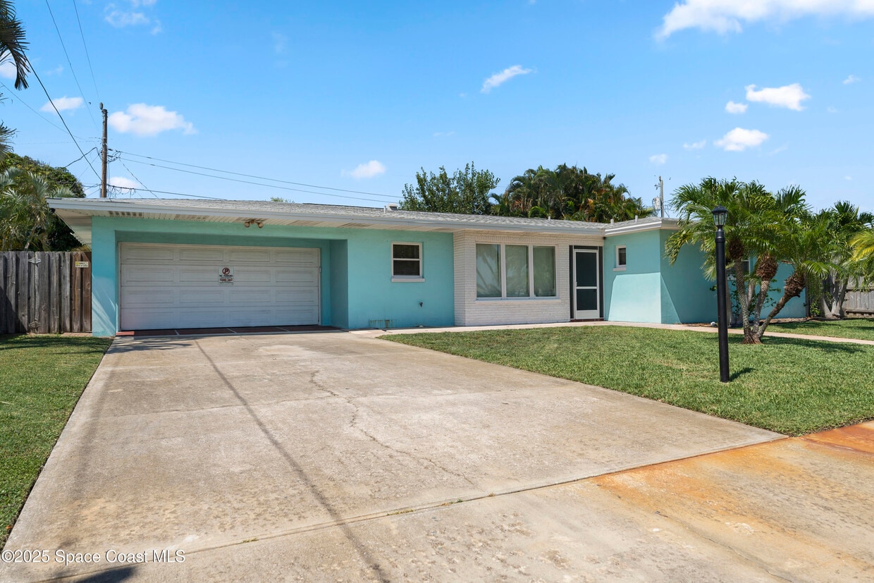 Primary Photo - 116 Royal Palm Ave