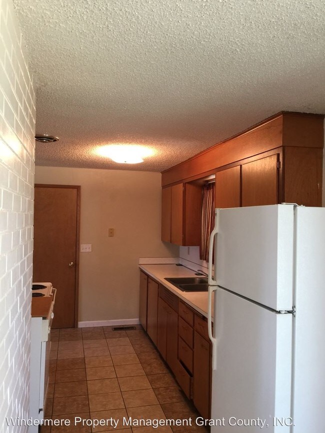 Building Photo - 3 br, 1.5 bath House - 1732 MONROE ST