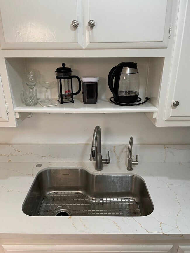 Building Photo - 2 Bedroom + 1 Bathroom Condo | Hueneme Bay | 55+ Community | Unfurnished