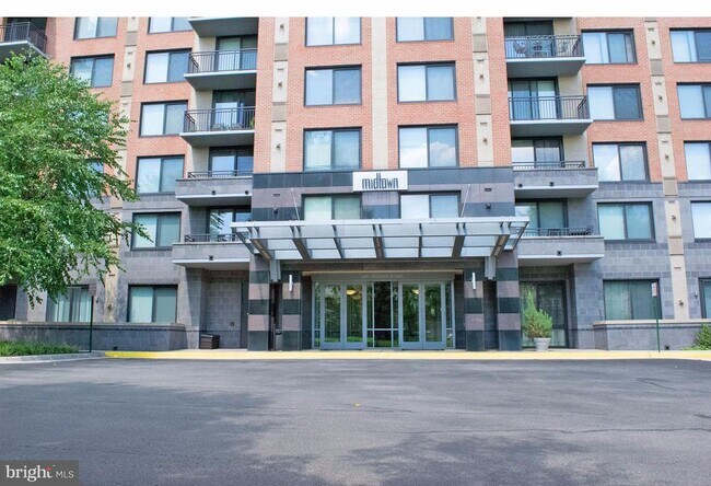 Foto del edificio - 2451 Midtown Ave