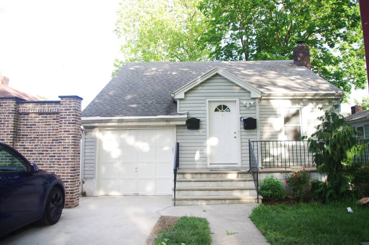 Primary Photo - 146 10 St
