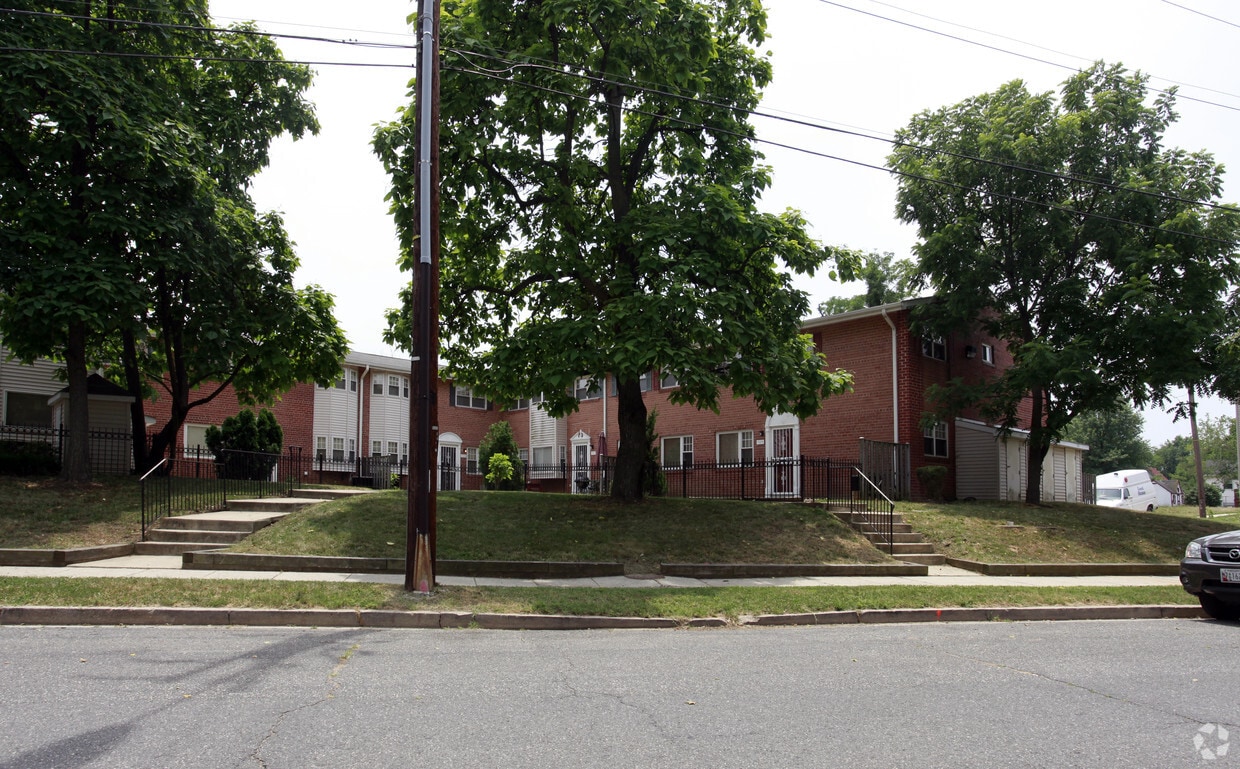 Building Photo - 4301 Ponds St NW