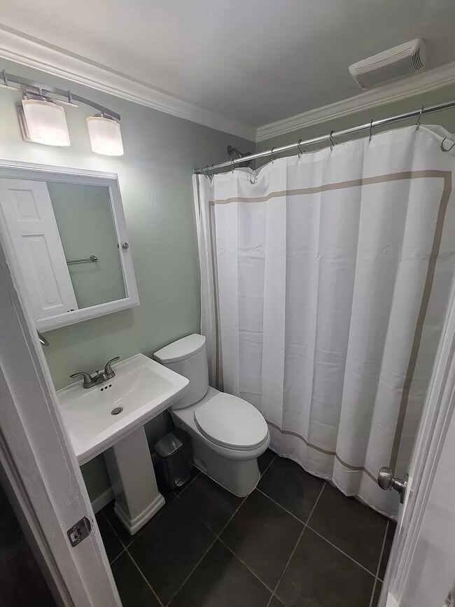 Foto del edificio - 66 Starrs Plain Rd