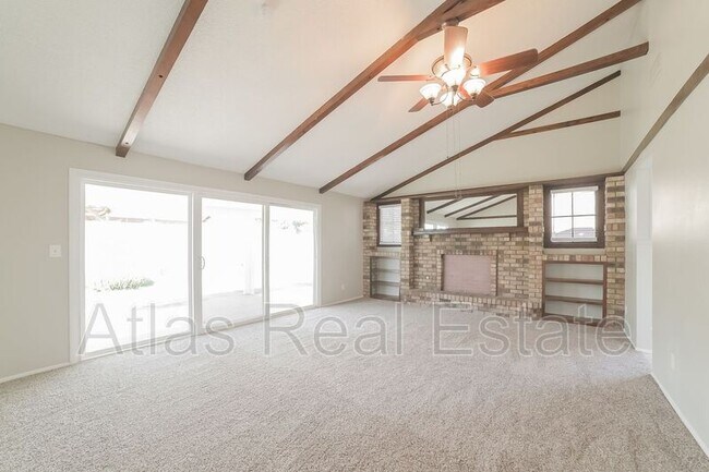 Foto del edificio - 6616 W Vogel Ave
