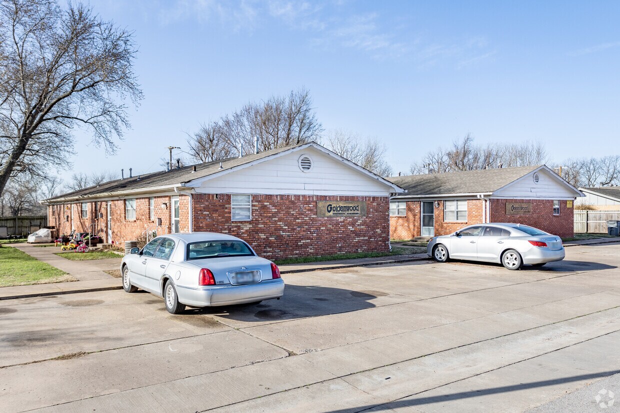 Primary Photo - 20 W Rachel St