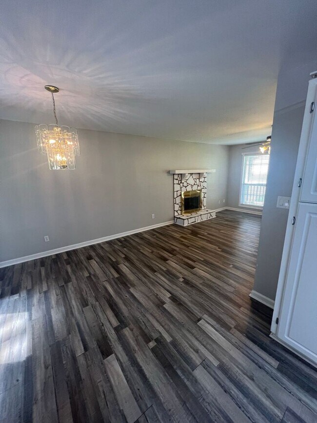 Foto del edificio - Charming 3-Bedroom, 2-Bath Home with Finished Basement in Snellville!
