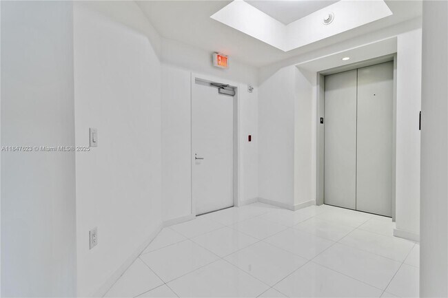 Foto del edificio - 851 NE 1st Ave