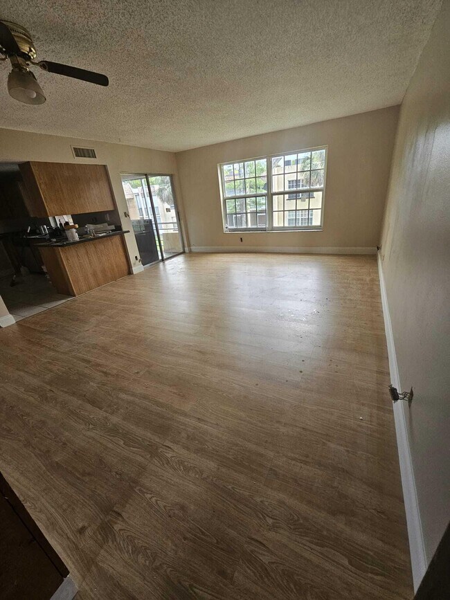 Foto del edificio - 4211 NW 19th St
