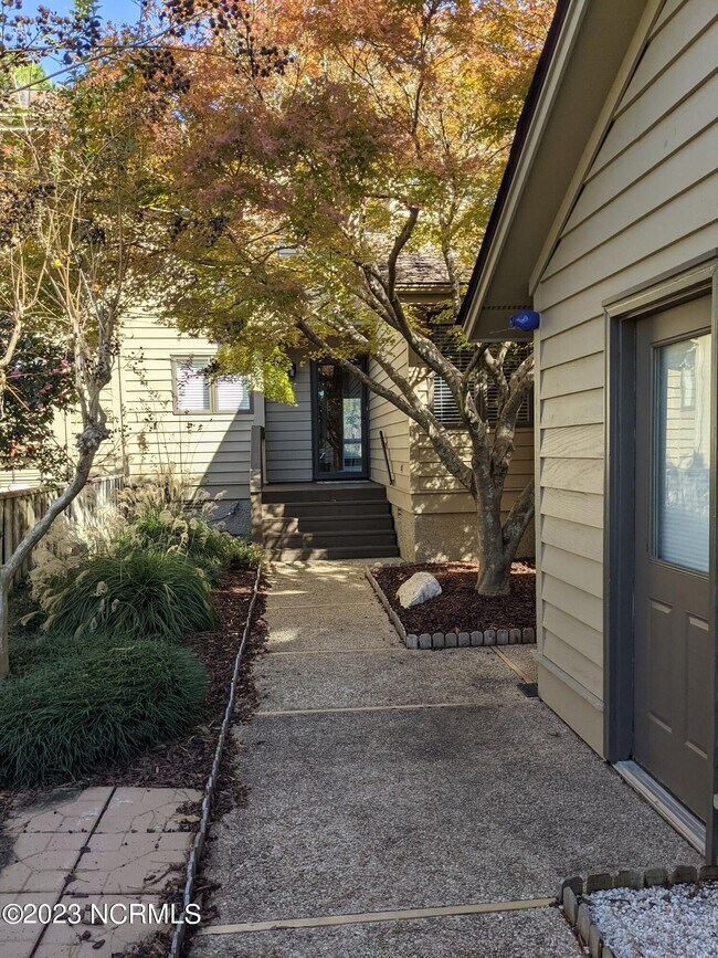 Foto del edificio - 323 Sandpiper Ln