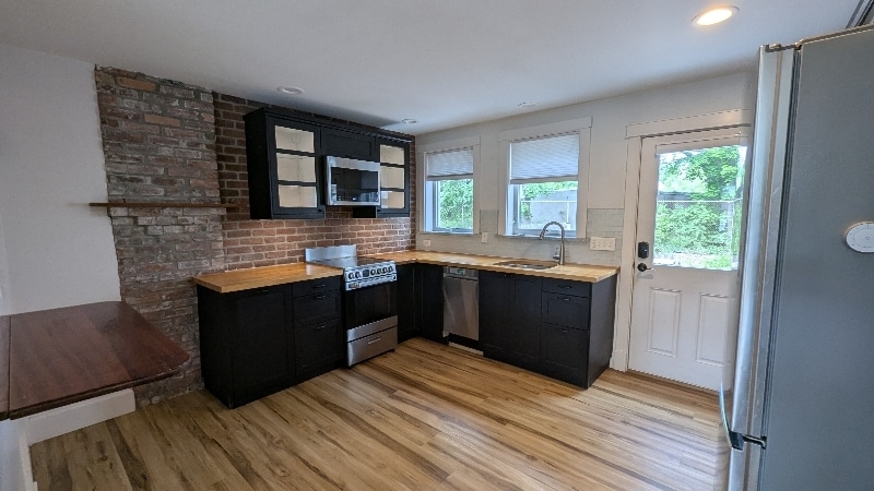 Primary Photo - 581 Kearsarge Way