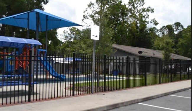 Building Photo - 827 SW 64th Terrace