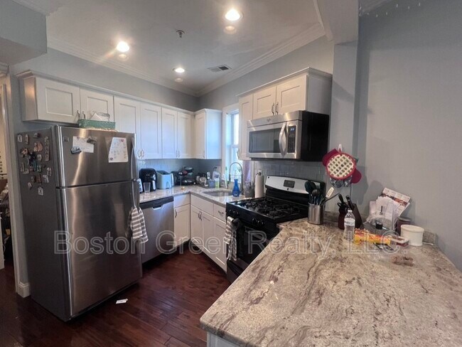 Building Photo - 140 Marcella St