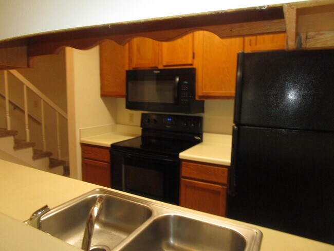 Building Photo - 700 Archdale Dr