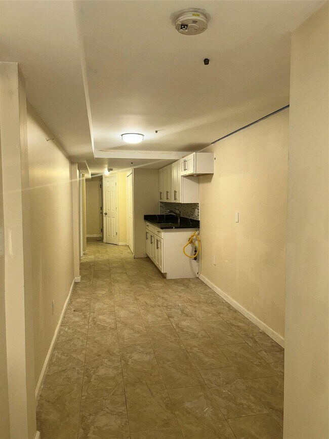 Foto del edificio - 347 Martense St