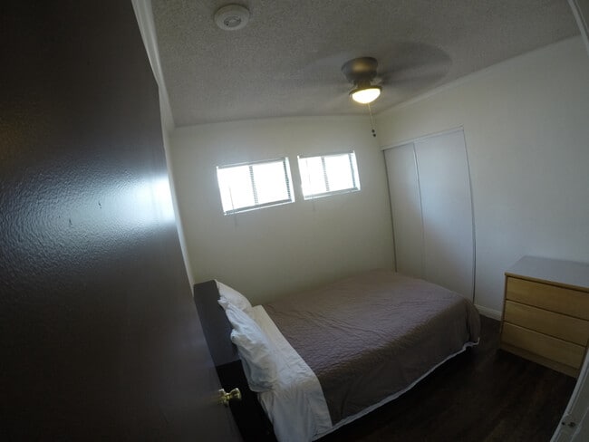 Foto del edificio - 6002 Hazelbrook Ave