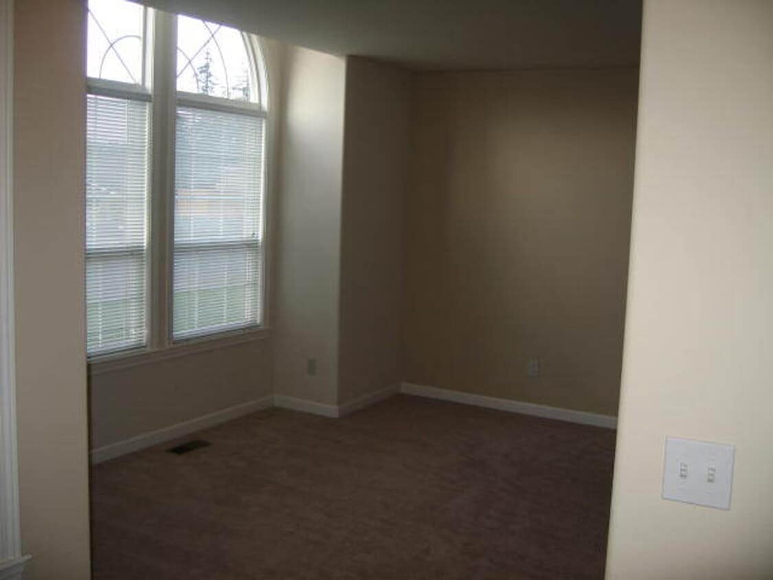 Building Photo - 3 bedroom 2 bathroom in Freeland!