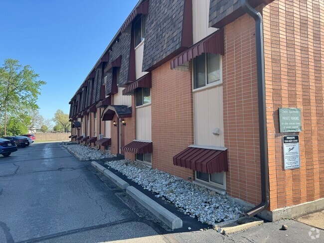 Building Photo - 20 Forestdale Ave
