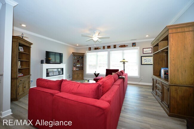 Building Photo - 4 br, 3.5 bath House - 8510 CHESAPEAKE BLVD