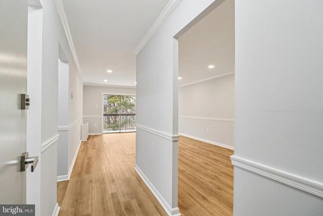 Building Photo - 10300 Westlake Dr