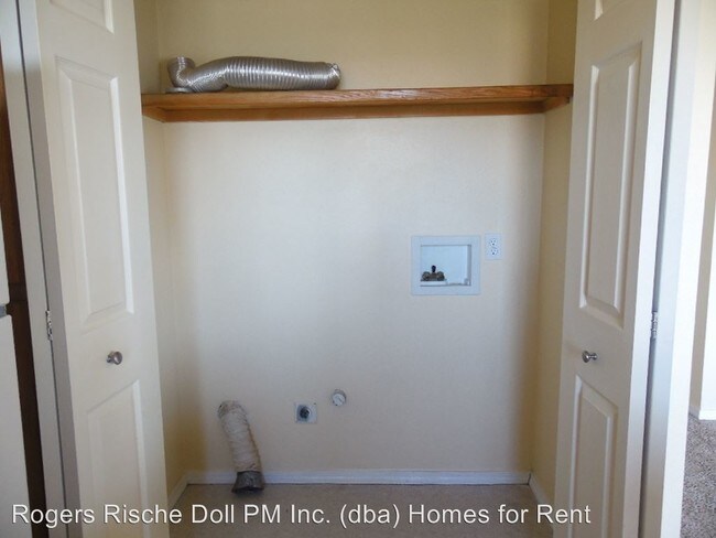 Building Photo - 910 SE 8th Ave