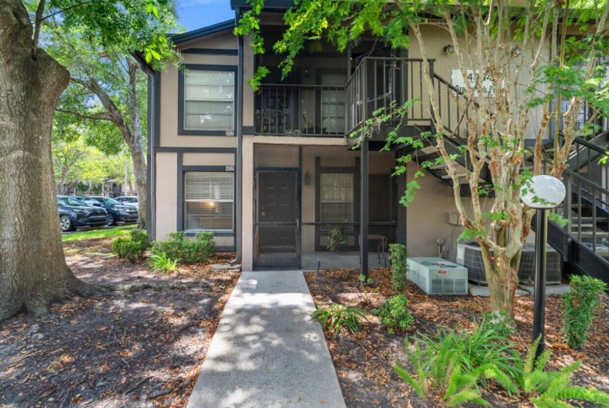 Foto principal - Beautiful 2 bedroom/2 bath Condo