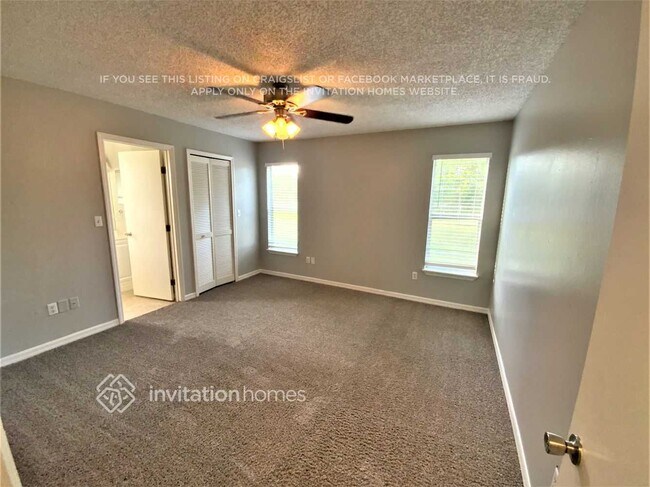 Building Photo - 1025 St Johns St SE