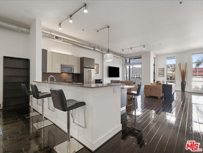 Foto del edificio - 13320 Beach Ave