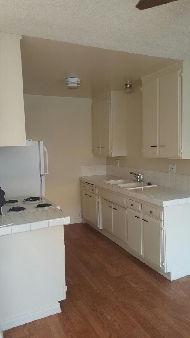 Kitchen - 21016 Amie Ave